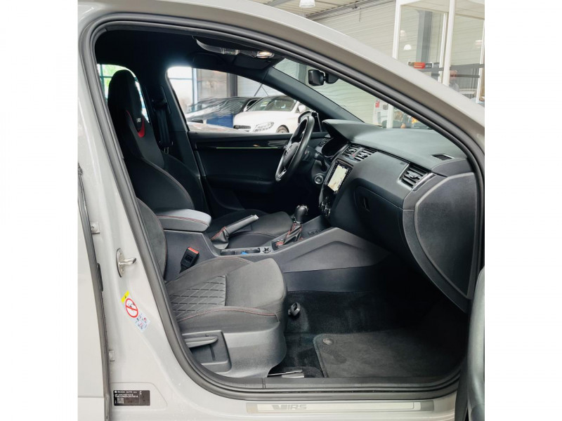 Photo 16 de l'offre de SKODA OCTAVIA COMBI 2.0 TSI 245 ch DSG7 RS à 22990€ chez Occasions Champenoises