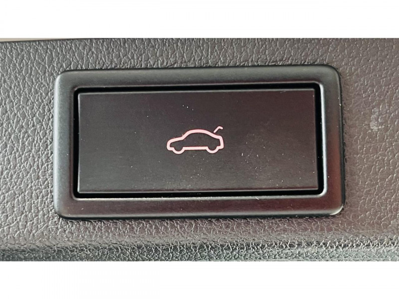 Photo 14 de l'offre de SKODA OCTAVIA COMBI 2.0 TSI 245 ch DSG7 RS à 22990€ chez Occasions Champenoises