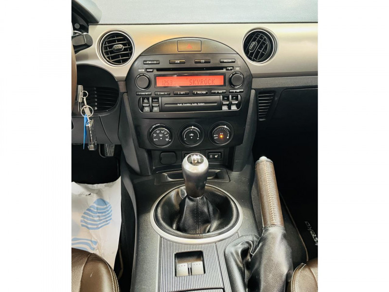 Photo 8 de l'offre de MAZDA MX-5 2.0i MZR 160 Niseko à 14490€ chez Occasions Champenoises