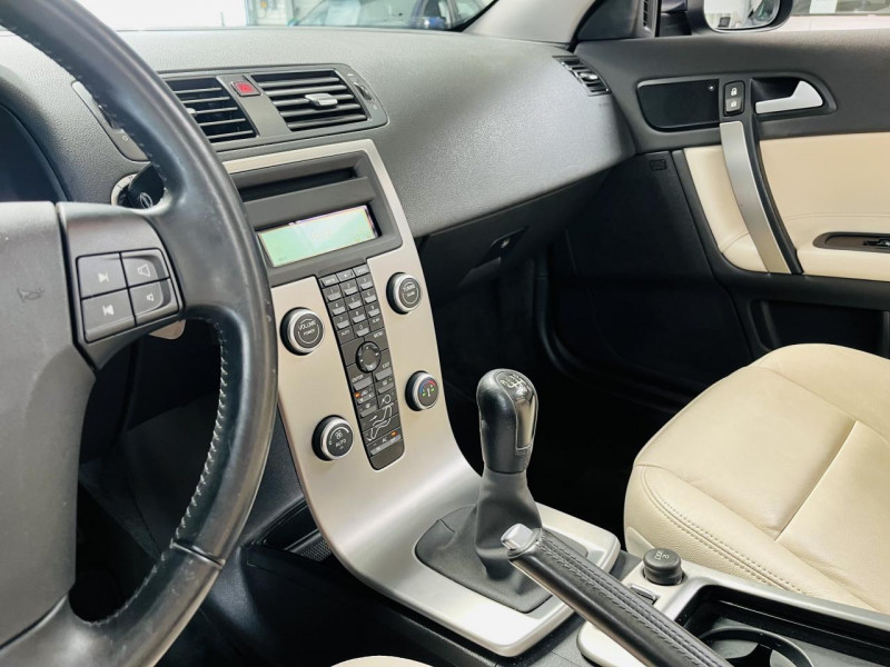 Photo 6 de l'offre de VOLVO C70 2.0D 136 Momentum à 11990€ chez Occasions Champenoises