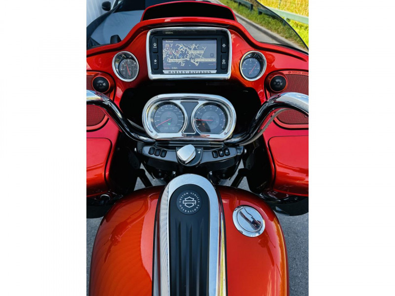 Photo 7 de l'offre de HARLEY DAVIDSON ROAD GLIDE CVO 1923 ABS à 27990€ chez Occasions Champenoises