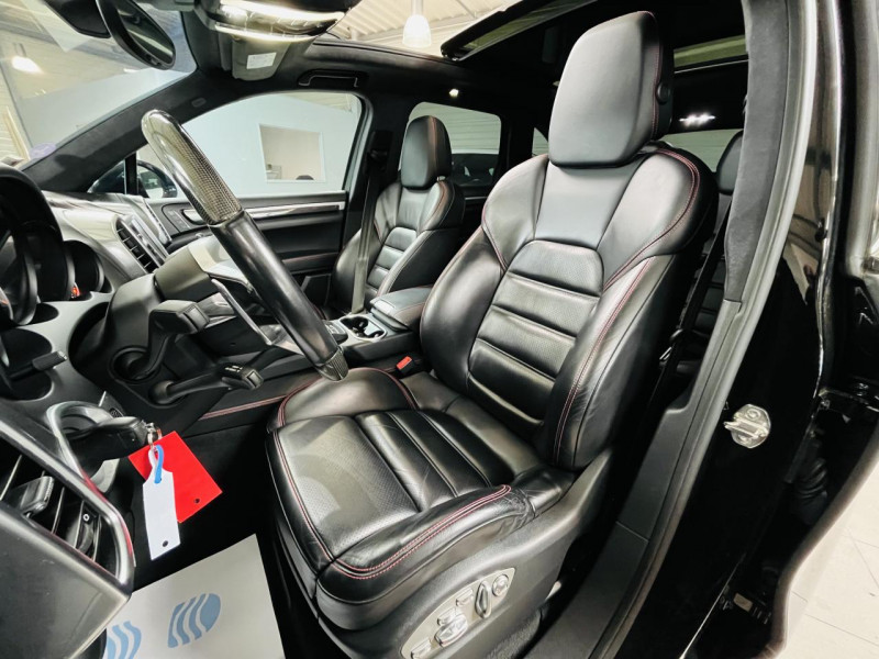 Photo 10 de l'offre de PORSCHE CAYENNE 4.8 V8 520 ch Turbo Tiptronic à 42990€ chez Occasions Champenoises