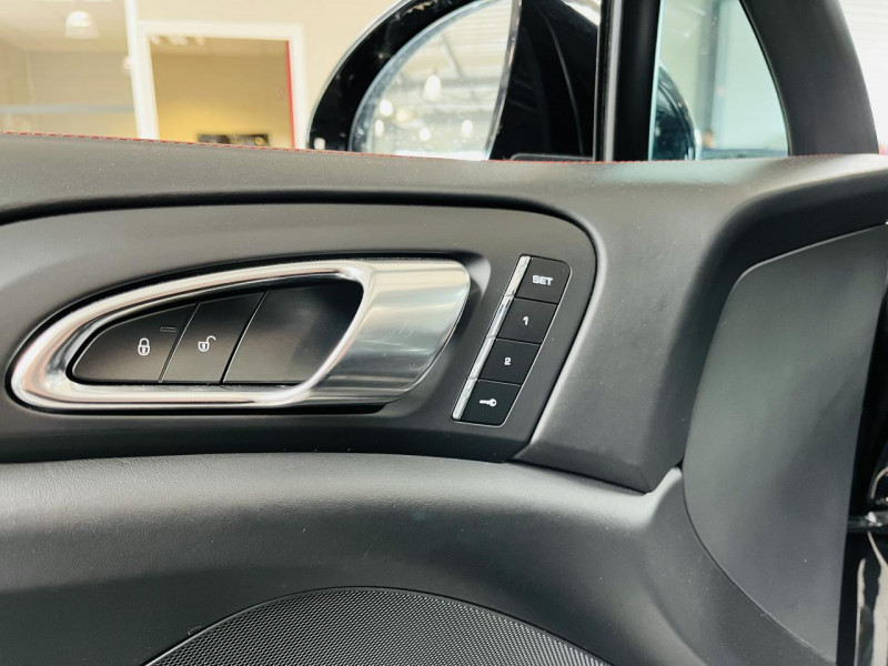 Photo 12 de l'offre de PORSCHE CAYENNE 4.8 V8 520 ch Turbo Tiptronic à 42990€ chez Occasions Champenoises