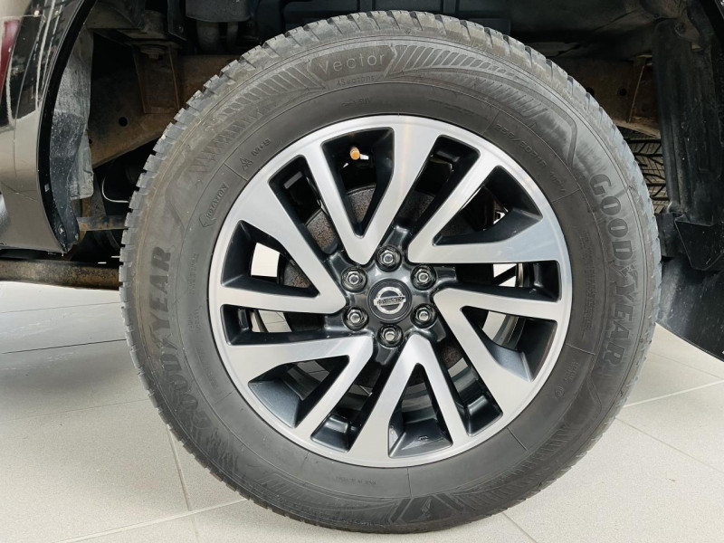 Photo 24 de l'offre de NISSAN NP300 NAVARA  2.3 DCI 190 DOUBLE CAB BVA7 TEKNA à 25990€ chez Occasions Champenoises