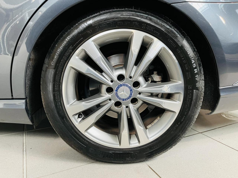 Photo 20 de l'offre de MERCEDES-BENZ CLASSE E 200 CDI Executive 7G-Tronic à 18990€ chez Occasions Champenoises