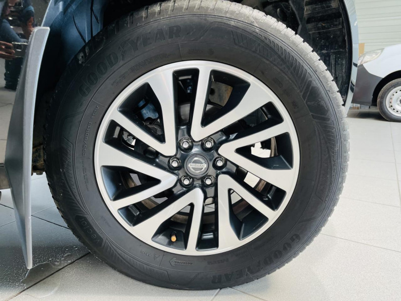 Photo 22 de l'offre de NISSAN NP300 NAVARA  2.3 DCI 190 DOUBLE CAB BVA7 TEKNA à 25990€ chez Occasions Champenoises