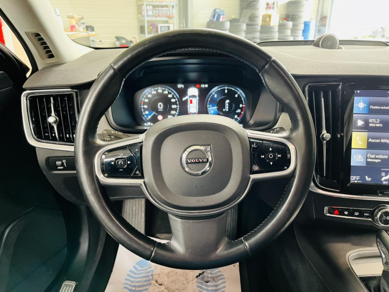 Photo 4 de l'offre de VOLVO V90  D4 190 ch Geartronic 8 Inscription à 26490€ chez Occasions Champenoises