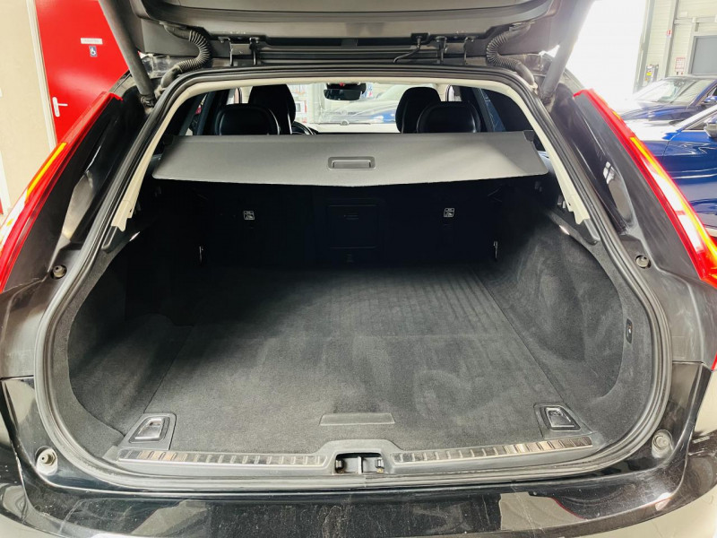 Photo 14 de l'offre de VOLVO V90  D4 190 ch Geartronic 8 Inscription à 26490€ chez Occasions Champenoises
