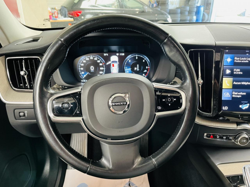 Photo 5 de l'offre de VOLVO XC60  B4 AWD 197 ch Geartronic 8 Inscription à 31990€ chez Occasions Champenoises
