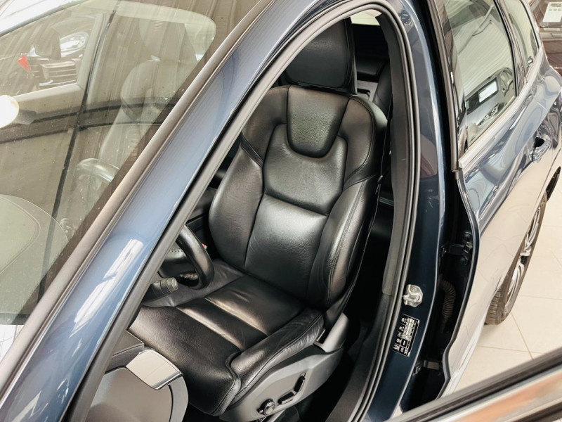 Photo 10 de l'offre de VOLVO XC60  B4 AWD 197 ch Geartronic 8 Inscription à 31990€ chez Occasions Champenoises