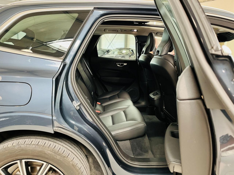 Photo 18 de l'offre de VOLVO XC60  B4 AWD 197 ch Geartronic 8 Inscription à 31990€ chez Occasions Champenoises