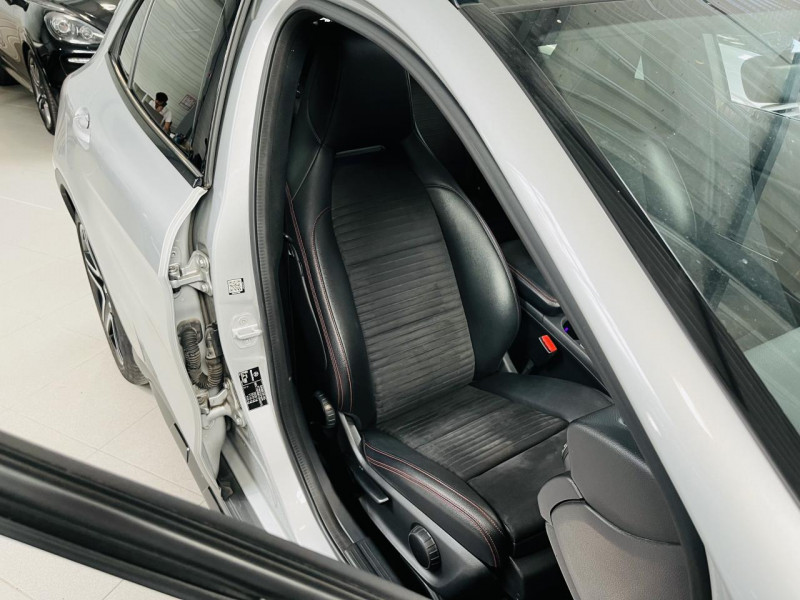 Photo 14 de l'offre de MERCEDES-BENZ CLASSE GLA 200 d Fascination 7-G DCT A à 19490€ chez Occasions Champenoises