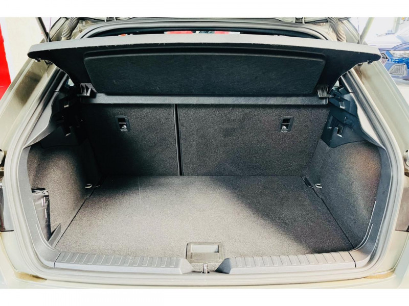 Photo 13 Audi A1 SPORTBACK II 40 TFSI 200 S LINE S TRONIC 6 ESSENCE Chronos Gray Metallic en vente chez Occasions Champenoises Photo 13 de l'offre de AUDI A1 SPORTBACK II 40 TFSI 200 S LINE S TRONIC 6 à 25490€ chez Occasions Champenoises