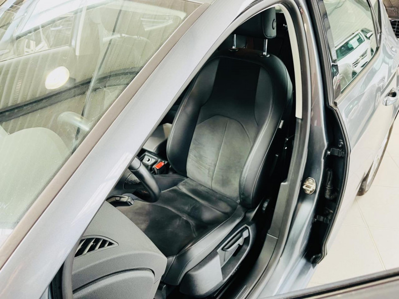 Photo 7 de l'offre de SEAT LEON 1.6 TDI 110 Start/Stop Ecomotive Style à 12490€ chez Occasions Champenoises
