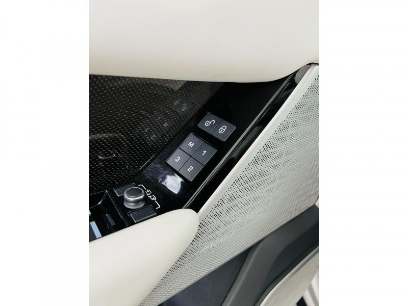 Photo 11 de l'offre de LAND-ROVER RANGE ROVER VELAR 3.0 V6 D300 Première Édition à 34990€ chez Occasions Champenoises