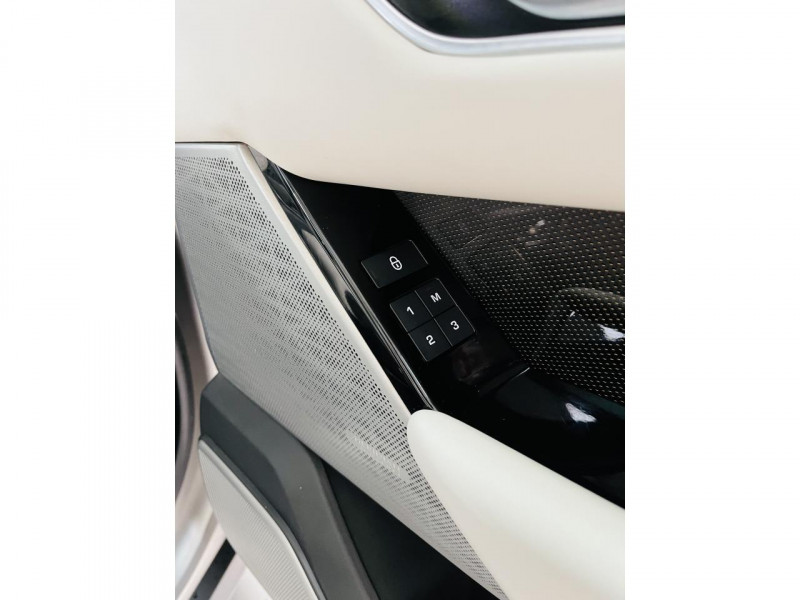 Photo 21 de l'offre de LAND-ROVER RANGE ROVER VELAR 3.0 V6 D300 Première Édition à 34990€ chez Occasions Champenoises