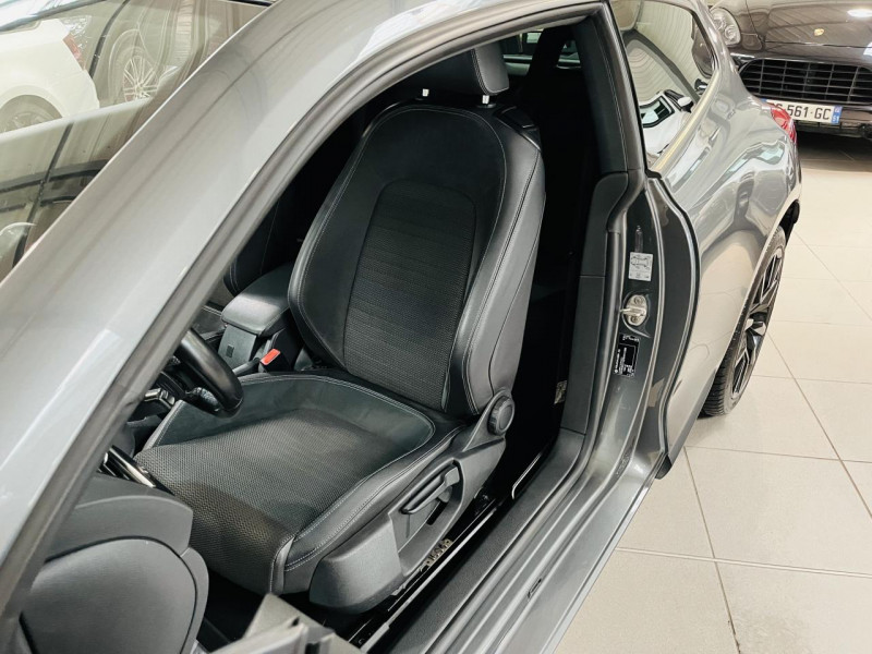 Photo 8 de l'offre de VOLKSWAGEN SCIROCCO 2.0 16V TDI FAP BlueMotion - 184 - BV DSG 6  Black Session à 14990€ chez Occasions Champenoises