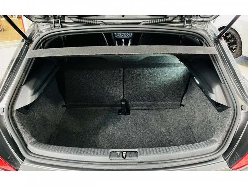 Photo 11 de l'offre de VOLKSWAGEN SCIROCCO 2.0 16V TDI FAP BlueMotion - 184 - BV DSG 6  Black Session à 14990€ chez Occasions Champenoises