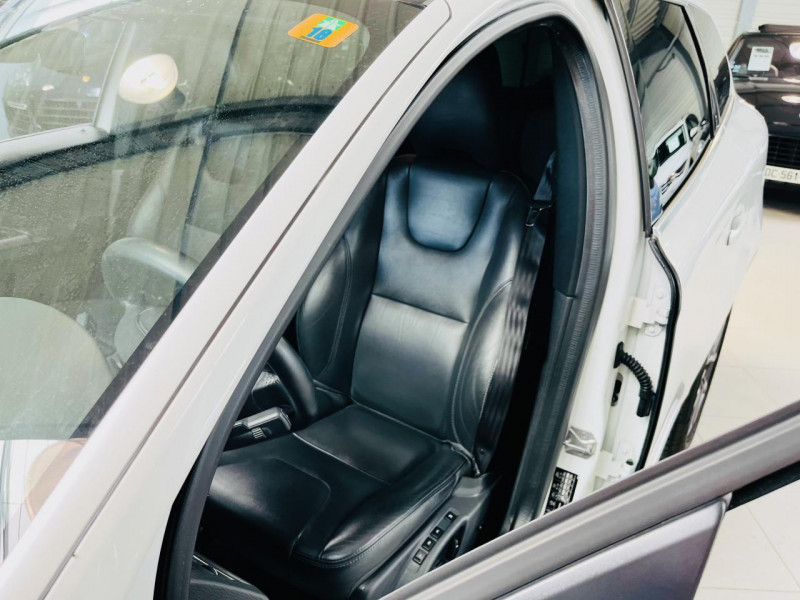 Photo 9 de l'offre de VOLVO XC60  D3 150 ch Summum Geartronic 8 à 19990€ chez Occasions Champenoises