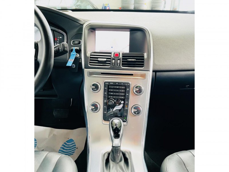 Photo 6 de l'offre de VOLVO XC60  D3 150 ch Summum Geartronic 8 à 19990€ chez Occasions Champenoises