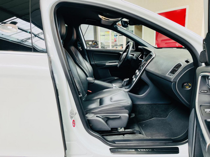 Photo 16 de l'offre de VOLVO XC60  D3 150 ch Summum Geartronic 8 à 19990€ chez Occasions Champenoises