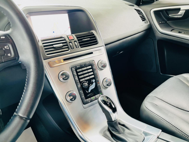 Photo 5 de l'offre de VOLVO XC60  D3 150 ch Summum Geartronic 8 à 19990€ chez Occasions Champenoises