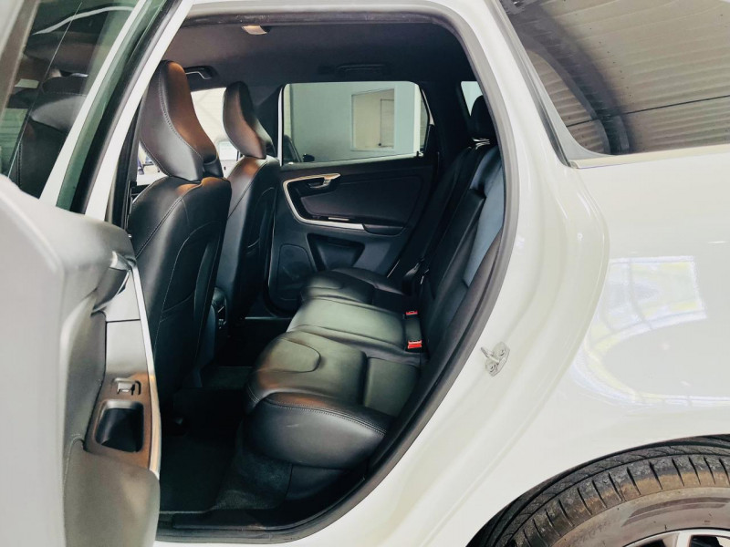 Photo 12 de l'offre de VOLVO XC60  D3 150 ch Summum Geartronic 8 à 19990€ chez Occasions Champenoises