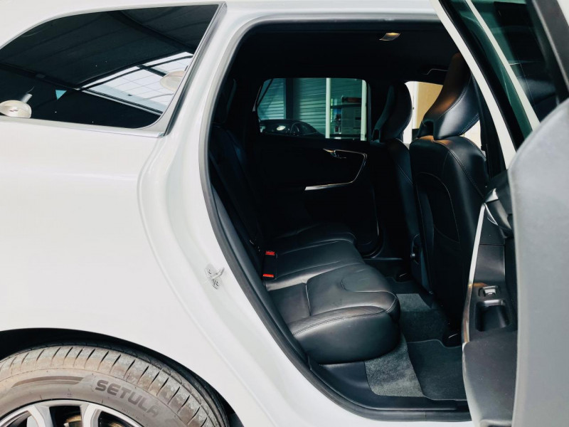Photo 15 de l'offre de VOLVO XC60  D3 150 ch Summum Geartronic 8 à 19990€ chez Occasions Champenoises