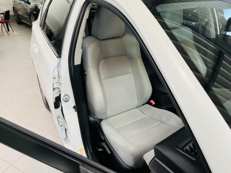 Photo 15 de l'offre de TOYOTA AURIS Hybride 136h CVT Style à 13490€ chez Occasions Champenoises