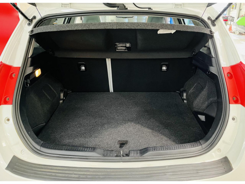 Photo 12 de l'offre de TOYOTA AURIS Hybride 136h CVT Style à 13490€ chez Occasions Champenoises