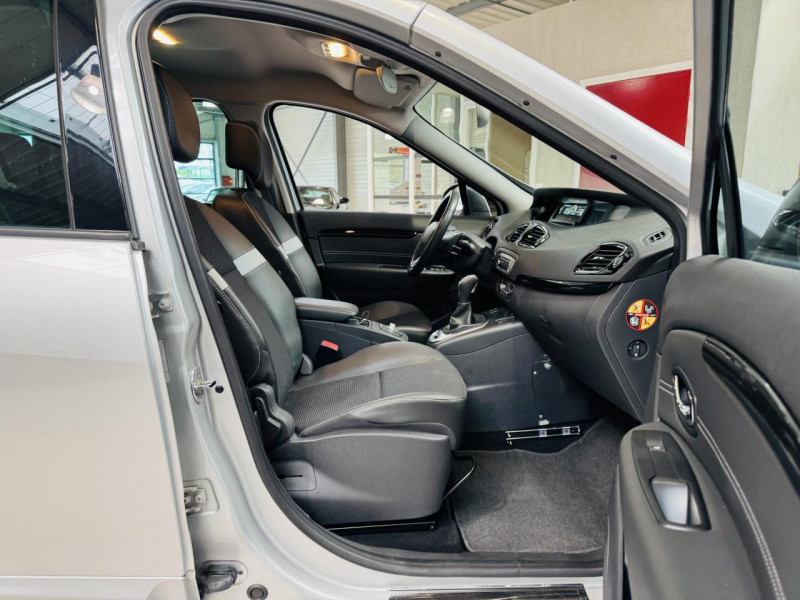 Photo 12 de l'offre de RENAULT SCENIC III  dCi 110 FAP eco2 Zen EDC à 11990€ chez Occasions Champenoises