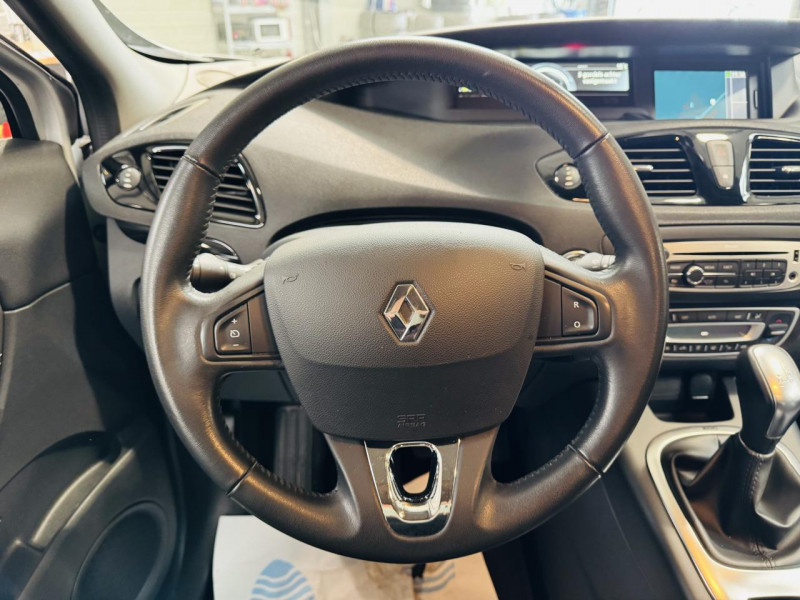 Photo 4 de l'offre de RENAULT SCENIC III  dCi 110 FAP eco2 Zen EDC à 11990€ chez Occasions Champenoises