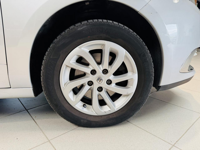 Photo 21 de l'offre de RENAULT SCENIC III  dCi 110 FAP eco2 Zen EDC à 11990€ chez Occasions Champenoises