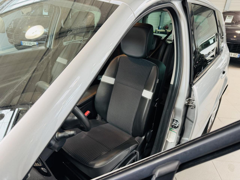 Photo 7 de l'offre de RENAULT SCENIC III  dCi 110 FAP eco2 Zen EDC à 11990€ chez Occasions Champenoises