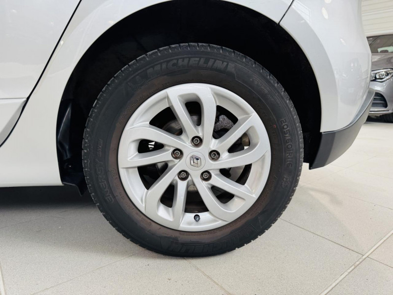 Photo 19 de l'offre de RENAULT SCENIC III  dCi 110 FAP eco2 Zen EDC à 11990€ chez Occasions Champenoises