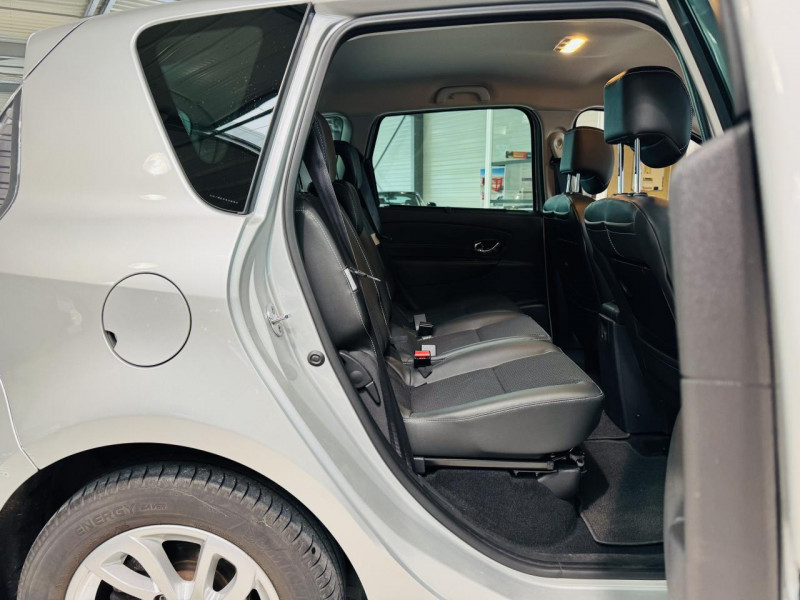 Photo 11 de l'offre de RENAULT SCENIC III  dCi 110 FAP eco2 Zen EDC à 11990€ chez Occasions Champenoises