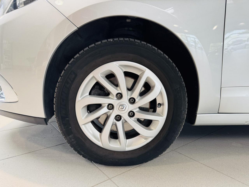 Photo 18 de l'offre de RENAULT SCENIC III  dCi 110 FAP eco2 Zen EDC à 11990€ chez Occasions Champenoises