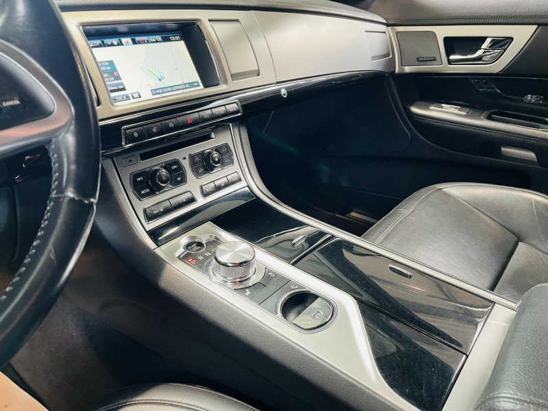 Photo 5 de l'offre de JAGUAR XF  2.2 D 163 Black Edition BVA 8 à 13990€ chez Occasions Champenoises