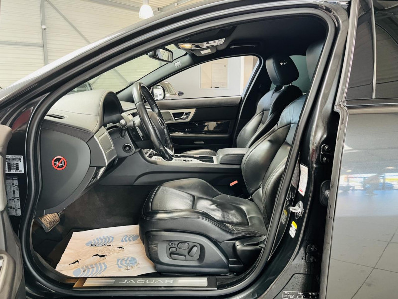 Photo 9 de l'offre de JAGUAR XF  2.2 D 163 Black Edition BVA 8 à 13990€ chez Occasions Champenoises
