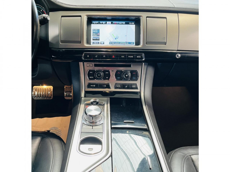 Photo 6 de l'offre de JAGUAR XF  2.2 D 163 Black Edition BVA 8 à 13990€ chez Occasions Champenoises