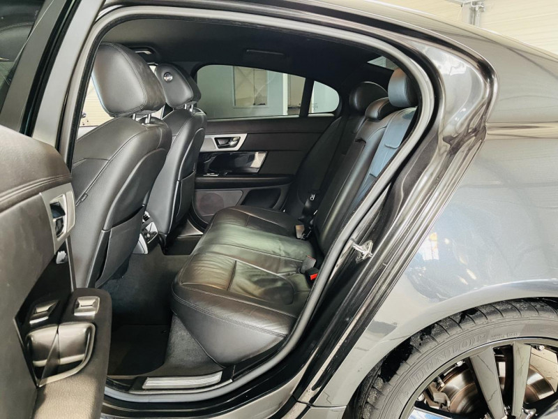 Photo 13 de l'offre de JAGUAR XF  2.2 D 163 Black Edition BVA 8 à 13990€ chez Occasions Champenoises