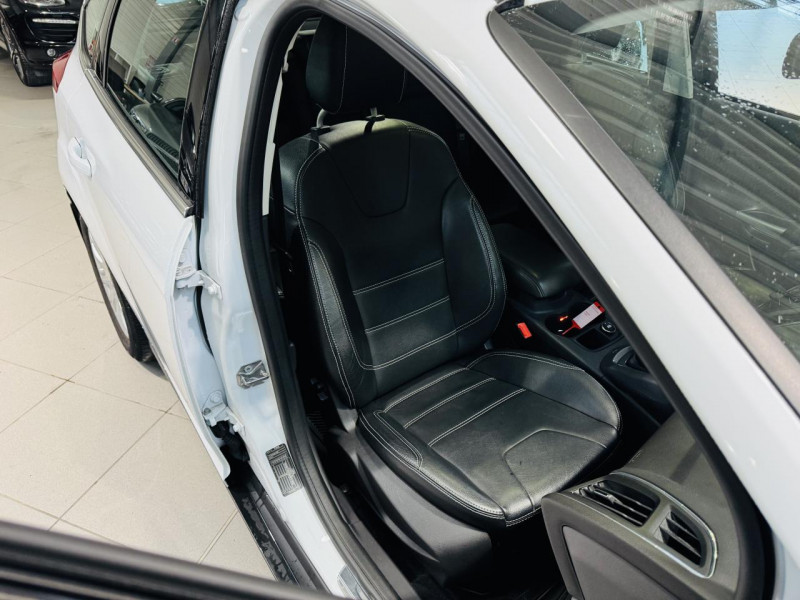 Photo 13 de l'offre de FORD FOCUS  1.6 TDCi 115 FAP S&S Titanium à 9990€ chez Occasions Champenoises