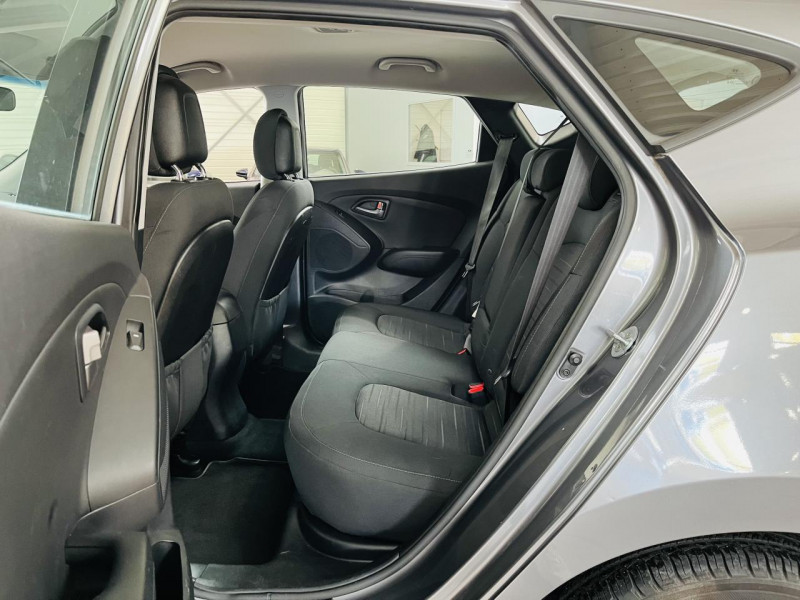 Photo 9 Hyundai ix35  1.6 GDi 135 2WD Blue Drive Pack Inventive ESSENCE Gris métallisé en vente chez Occasions Champenoises Photo 9 de l'offre de HYUNDAI ix35  1.6 GDi 135 2WD Blue Drive Pack Inventive à 11990€ chez Occasions Champenoises