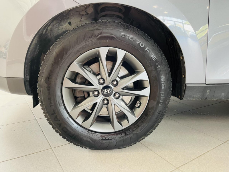 Photo 17 Hyundai ix35  1.6 GDi 135 2WD Blue Drive Pack Inventive ESSENCE Gris métallisé en vente chez Occasions Champenoises Photo 17 de l'offre de HYUNDAI ix35  1.6 GDi 135 2WD Blue Drive Pack Inventive à 11990€ chez Occasions Champenoises