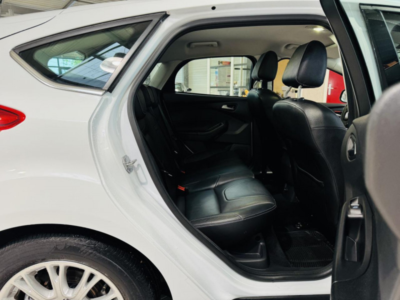Photo 11 de l'offre de FORD FOCUS  1.6 TDCi 115 FAP S&S Titanium à 9990€ chez Occasions Champenoises