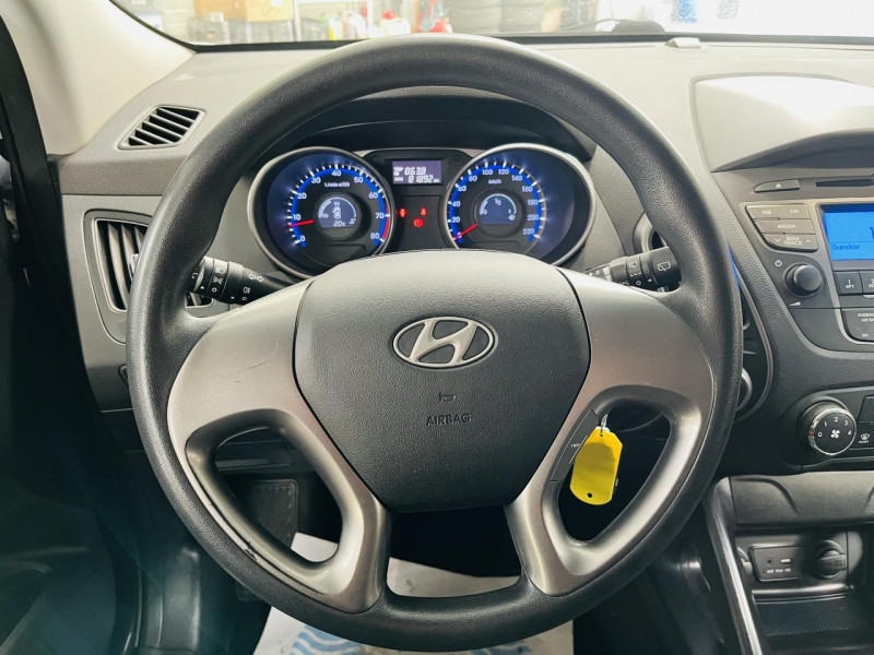Photo 4 Hyundai ix35  1.6 GDi 135 2WD Blue Drive Pack Inventive ESSENCE Gris métallisé en vente chez Occasions Champenoises Photo 4 de l'offre de HYUNDAI ix35  1.6 GDi 135 2WD Blue Drive Pack Inventive à 11990€ chez Occasions Champenoises