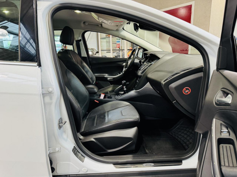 Photo 12 de l'offre de FORD FOCUS  1.6 TDCi 115 FAP S&S Titanium à 9990€ chez Occasions Champenoises