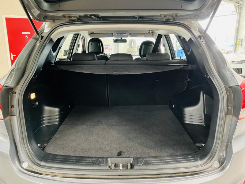 Photo 10 Hyundai ix35  1.6 GDi 135 2WD Blue Drive Pack Inventive ESSENCE Gris métallisé en vente chez Occasions Champenoises Photo 10 de l'offre de HYUNDAI ix35  1.6 GDi 135 2WD Blue Drive Pack Inventive à 11990€ chez Occasions Champenoises