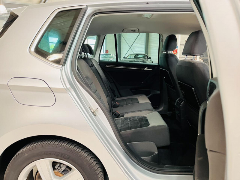 Photo 12 Volkswagen GOLF SPORTSVAN  1.2 TSI 110 DSG7 Highline  ESSENCE Gris métallisé en vente chez Occasions Champenoises Photo 12 de l'offre de VOLKSWAGEN GOLF SPORTSVAN  1.2 TSI 110 DSG7 Highline  à 12490€ chez Occasions Champenoises