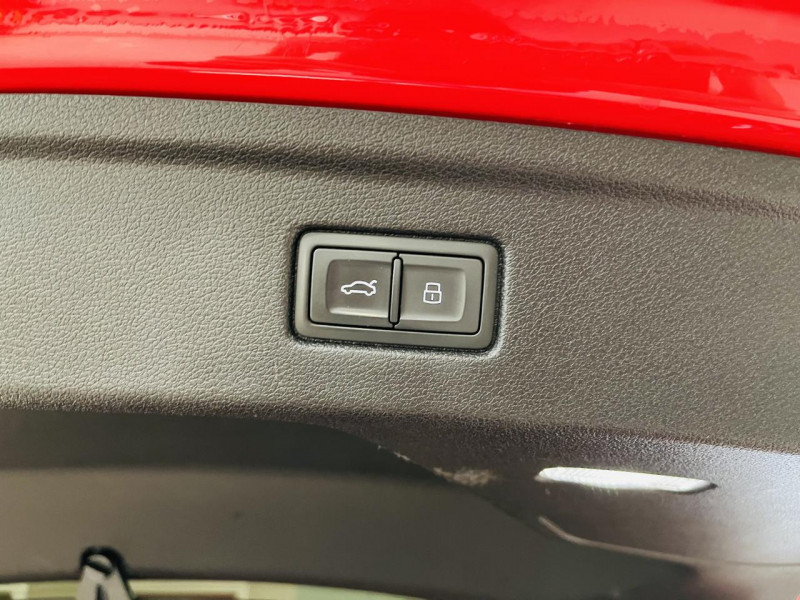 Photo 13 Audi A5 SPORTBACK  1.4 TFSI 150 S tronic 7 DESIGN ESSENCE Rouge métallisé en vente chez Occasions Champenoises Photo 13 de l'offre de AUDI A5 SPORTBACK  1.4 TFSI 150 S tronic 7 DESIGN à 23990€ chez Occasions Champenoises